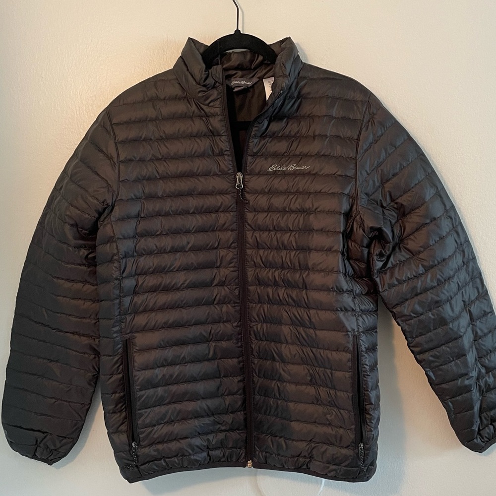 Men’s Black Eddie Bauer Puffer Jacket. Size Medium. Gem